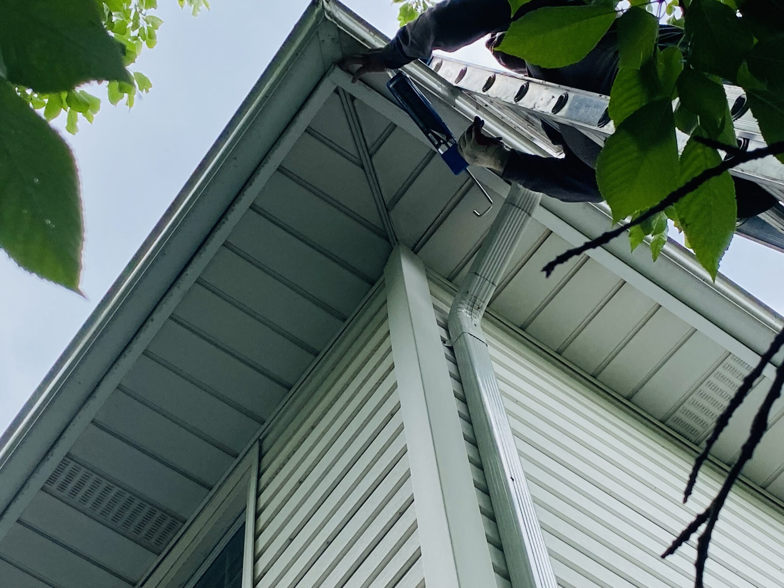 Gutters and downspouts repair